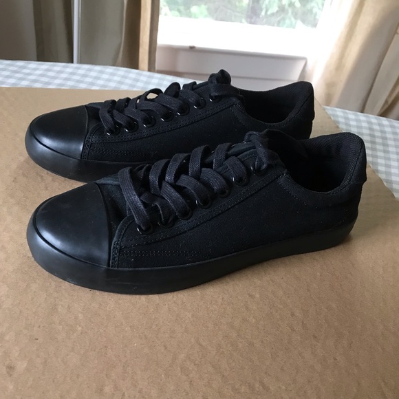 Uniqlo Shoes - uniqlo uuu black unisex sneakers woman 8 /man 6/ (38) euc